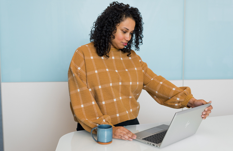 A person with a mt46 Mobile Thin Client